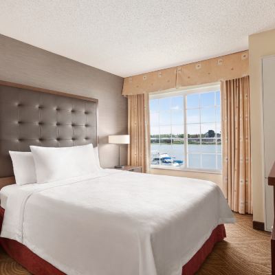 Queen Suite With Waterfront View - Non-Smoking Homewood Suites by Hilton - Oakland Waterfront Promo Code