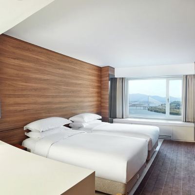 [Autumn Package] Deluxe Twin(River View) + Breakfast 2 Persons @the Buffet + Camcnic Set@Forest Park 그랜드 워커힐 서울 쿠폰