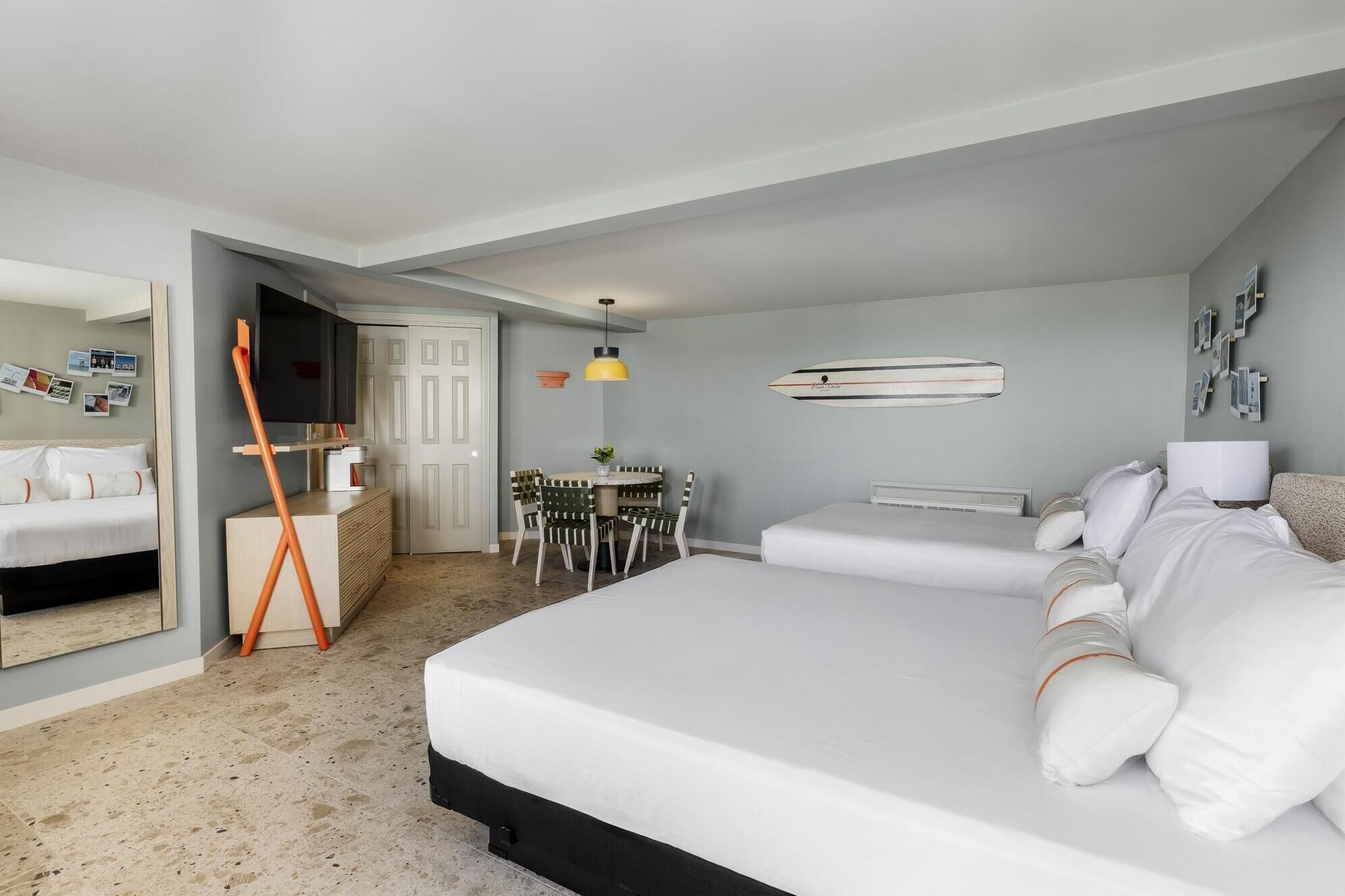 Blue Water Resort房（宠物友好的双人国王与女王床）