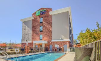 Holiday Inn Express & Suites Gulf Shores