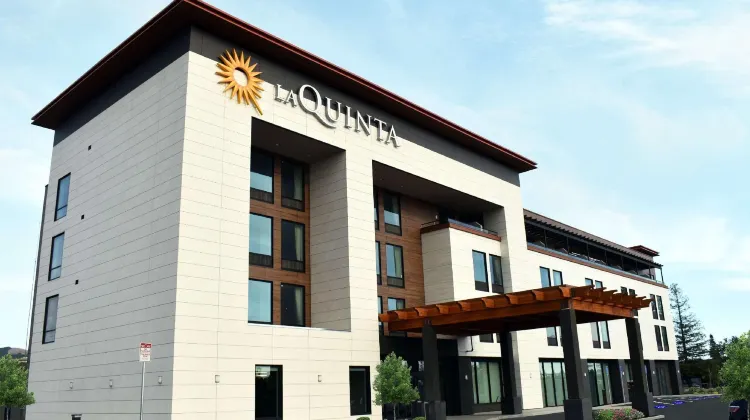 La Quinta Inn & Suites by Wyndham Santa Rosa Sonoma Exterior