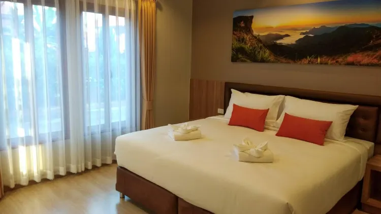 Single Fan With Shared Bathroom