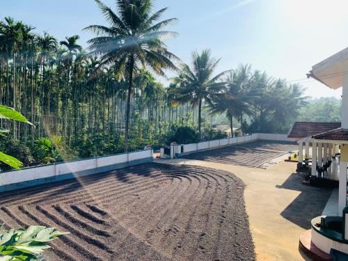 带山景的双人间