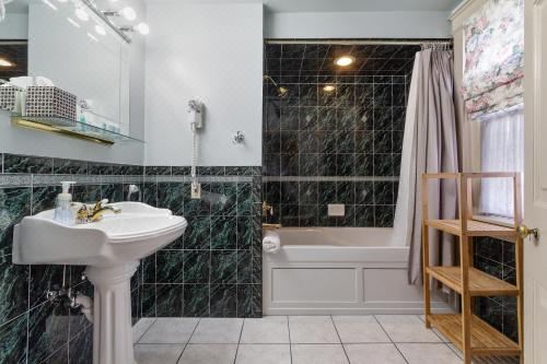 豪华大床间 - 带spa浴缸