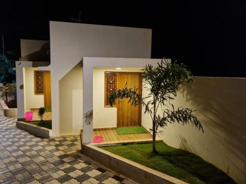 豪华间（2名成人+1名小童）