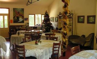 Codrington Gardens Bed & Breakfast - Housity