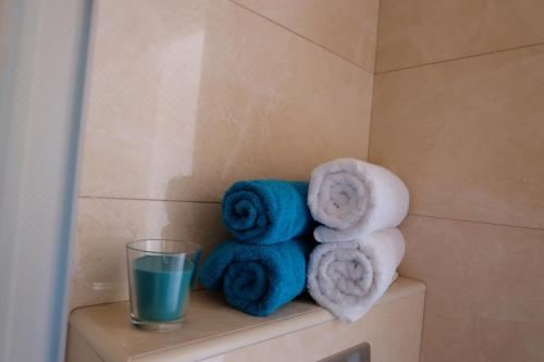 带阳台和海景的豪华双人房