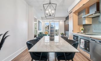 Stallion Suites - Downtown Toronto - Housity