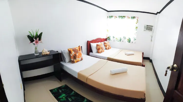 Amparo's Tourist Inn - Coron Room