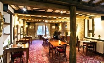Cain Valley Hotel - Housity