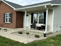 Beautifully remodeled duplex near the ARK encounter. This listing is for 1 side.