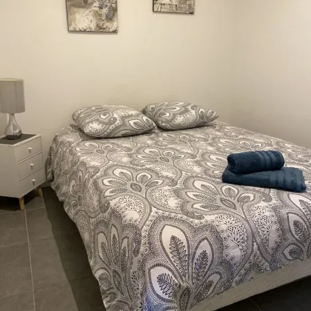 Superbe Appartement Centre Ville Avec vue sur la Mer. Lit et Chaise Haute Bébé Отели в г. Сет
