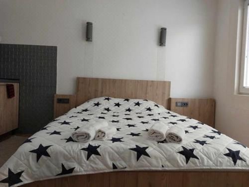 标准三人一室公寓