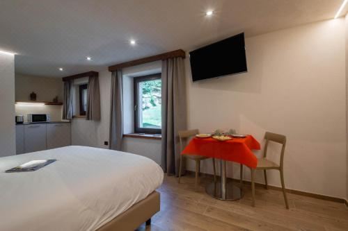 带山景的双人间