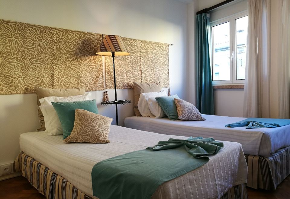 城市双床房， 私人浴室