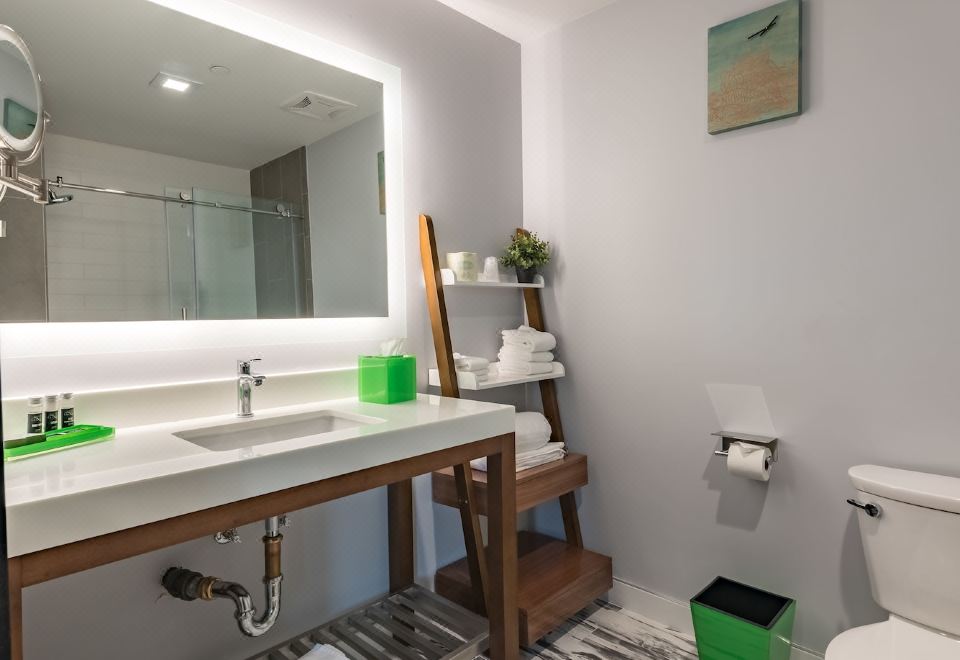 Lexen Hotel - North Hollywood Near Universal StudiosMagnolia Suite, 1 King Bed, Separate Living Room