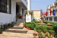 Reba Beach Resort - Hostel