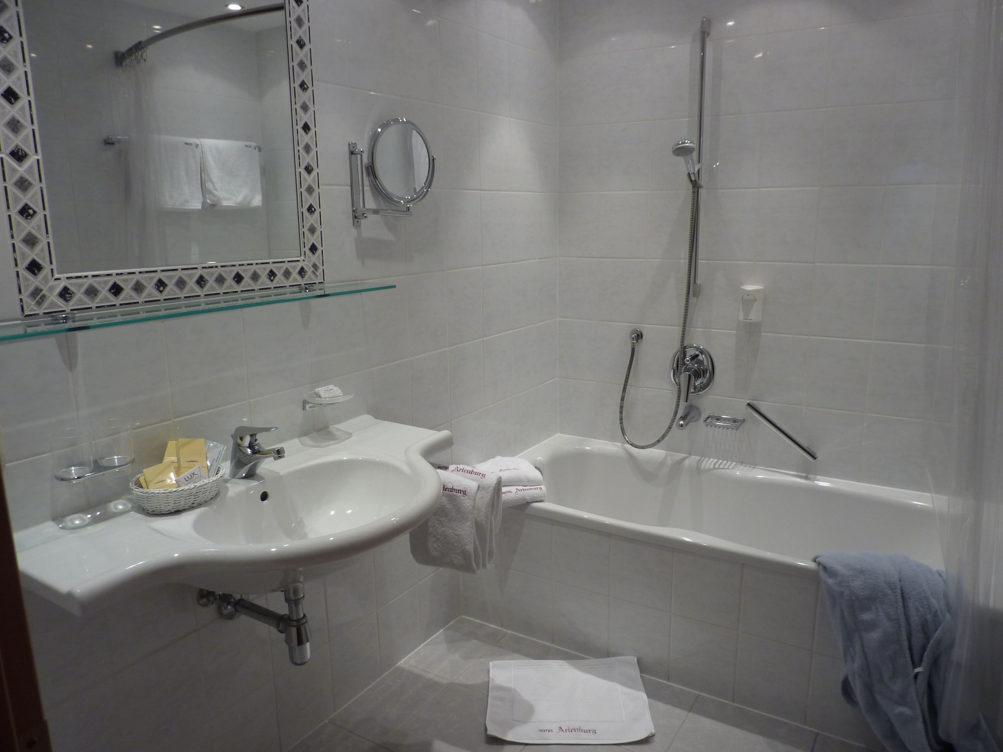 宽敞三人房-後面向