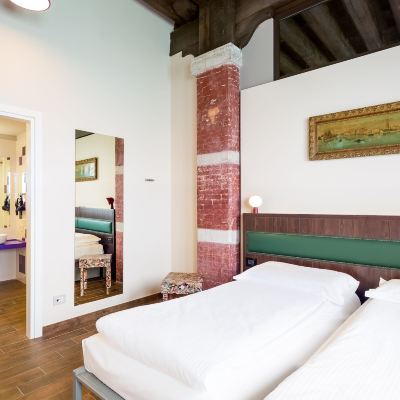 Family Room for 4 Generator Venice Promo Code