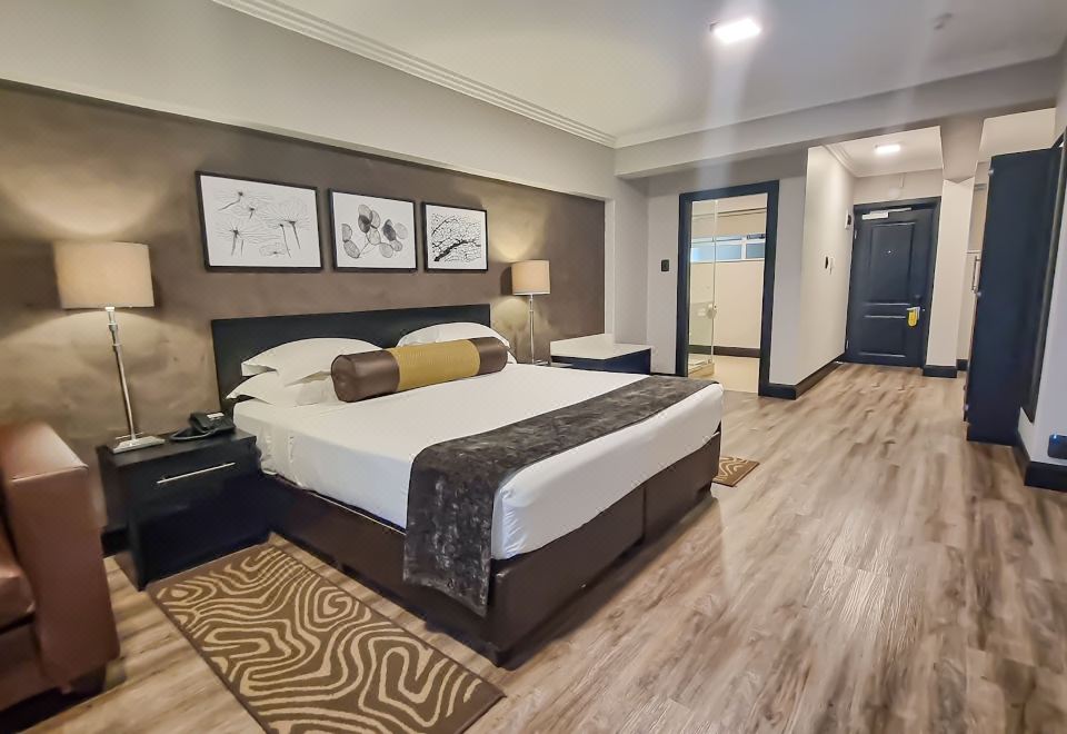 豪华特大床2睡眠淋浴房