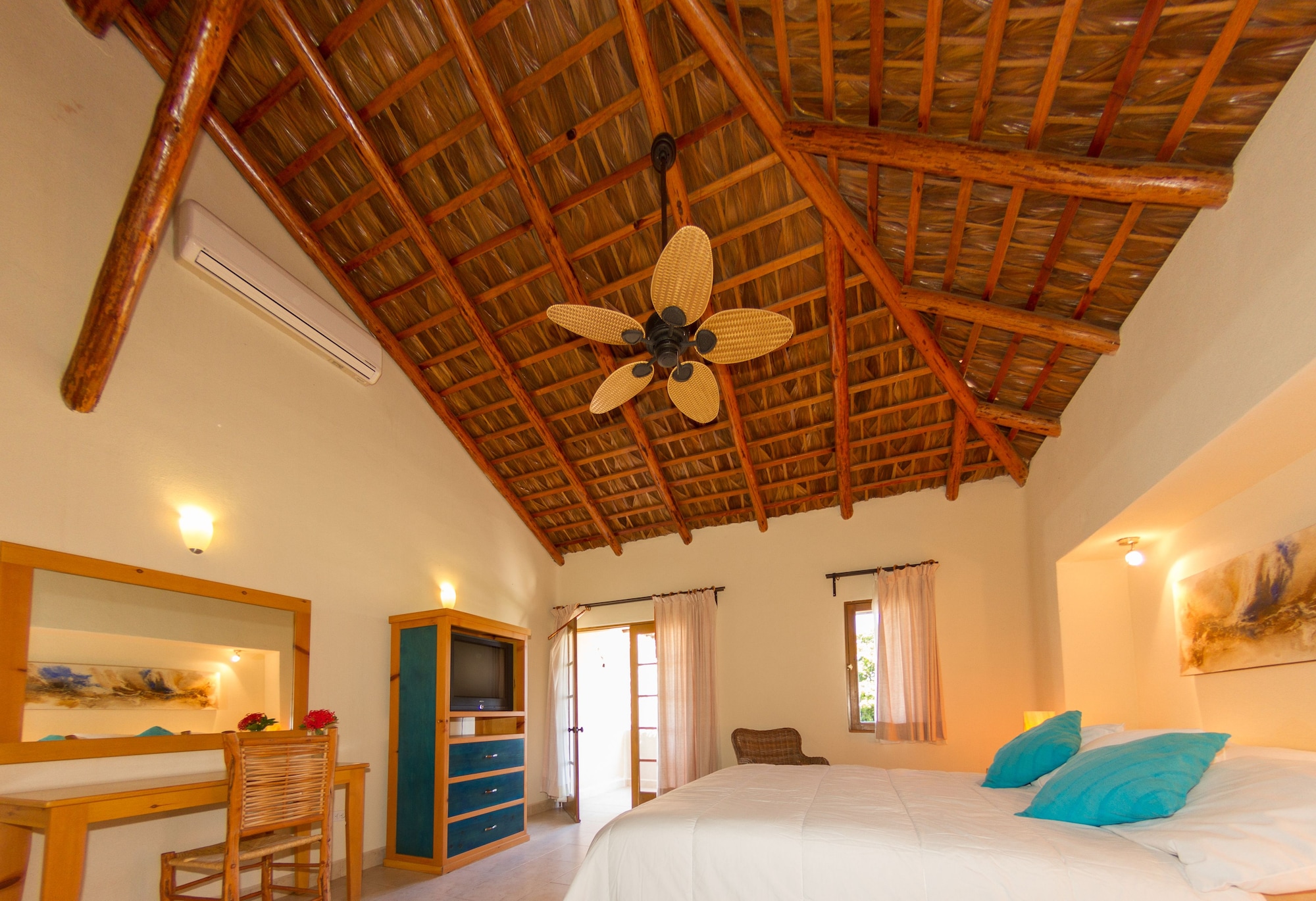 全景客房， 1 张特大床， 露台