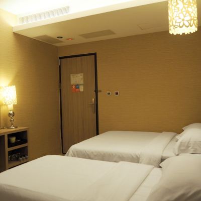 三人房 （位於空調機房旁） 屏東河堤時尚旅店-恆春館優惠