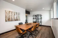 Beautiful 2BD + 2BA Home! King Beds! Hot Tub! Pool! Walk to downtown.
