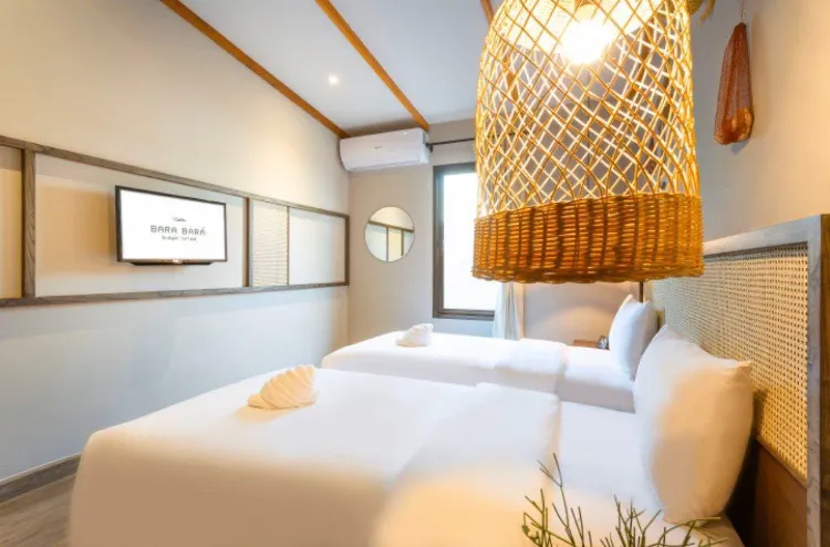 ห้องเตียงแฝดพร้อมวิวสระว่ายน้ำ