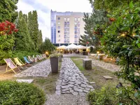 Novotel Warszawa Airport Hotel a 