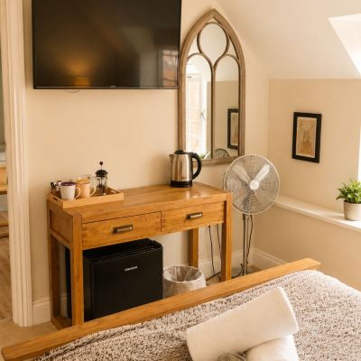 Standard Double Room, 1 Bedroom (Deer) The Lodge at Broadway Promo Code
