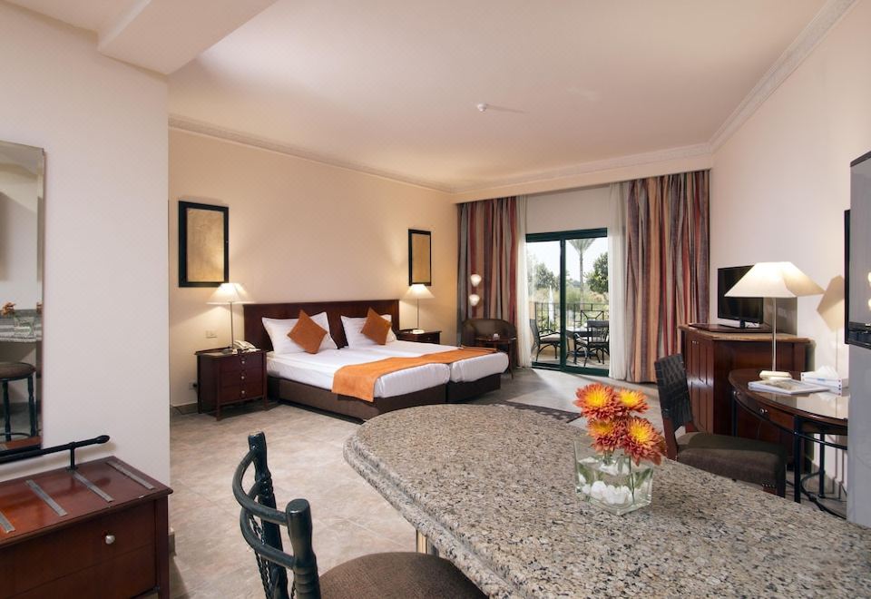 家庭房, 1 張特大床, 私人浴室, 高爾夫景觀