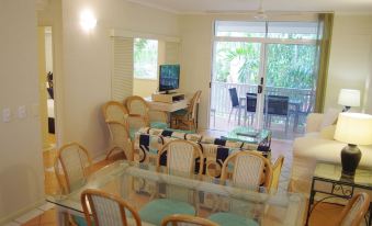 Palm Cove Tropic Apartments