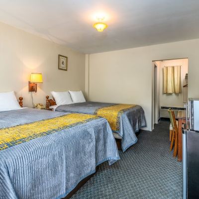 Queen Room with Two Queen Beds Parkway Inn Promo Code