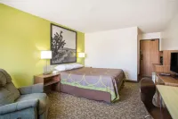 Super 8 by Wyndham Kingman