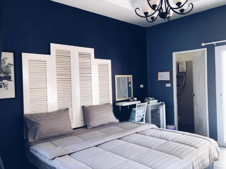 ห้องเตียงใหญ่ พร้อมวิวสวน