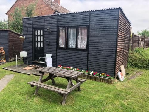 基本三人间 - 花园小屋