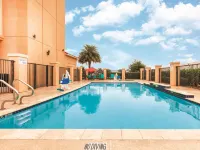 La Quinta Inn & Suites by Wyndham Houston Bush Intl Airpt E