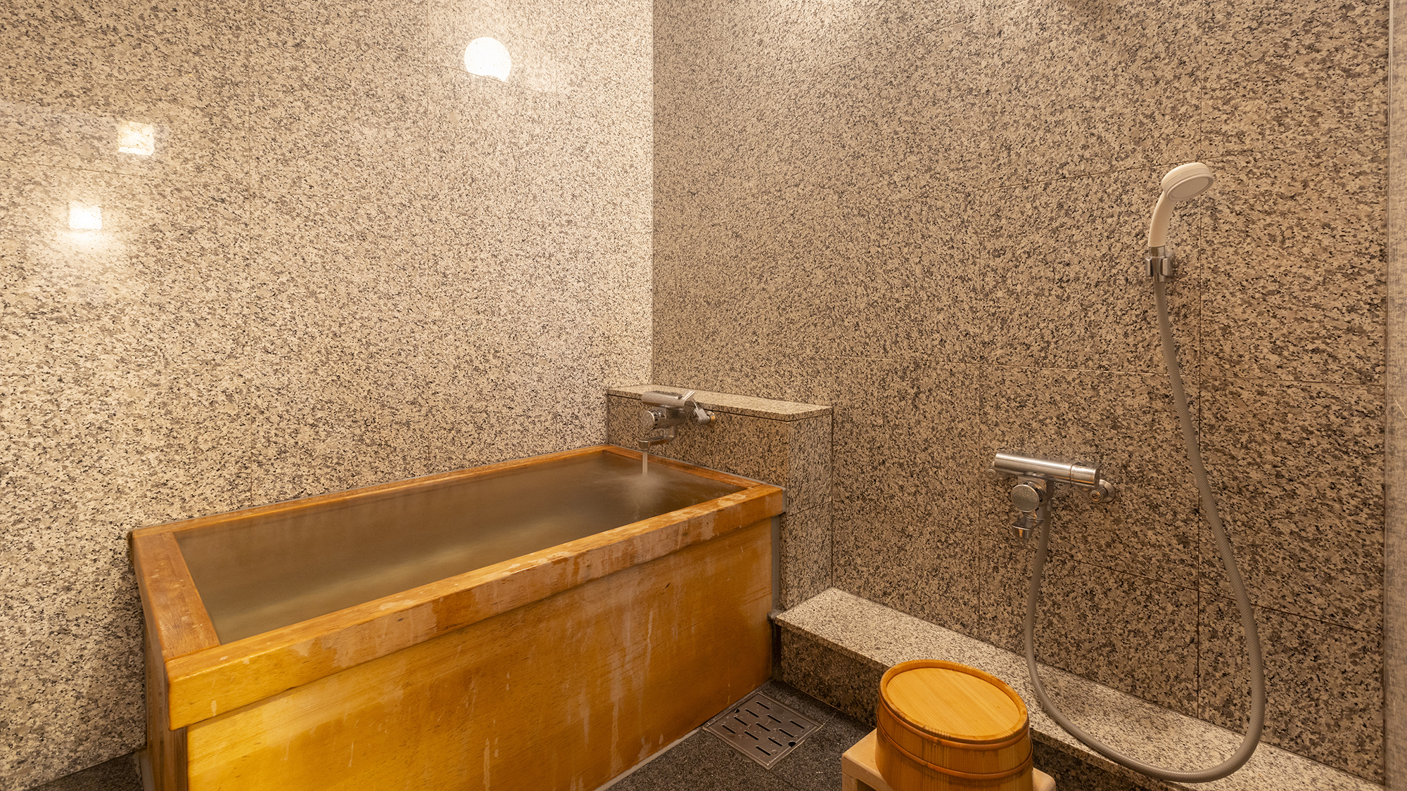 日式房（10个榻榻米，私人柏木浴池）