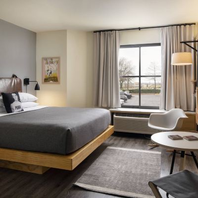 210 Sq Ft (20 Sqm), Smaller Guest Room, 1 King MOXY Memphis Downtown Promo Code