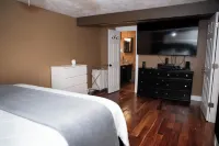 Cozy Home with a Pool, Hot Tub & Steam Shower