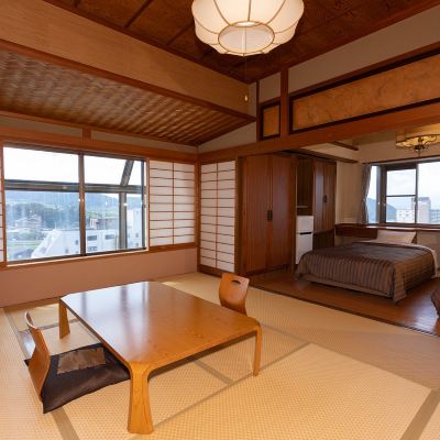 Main Building High Floor Deluxe, Japanese-Western Mixed With Bath, River View 水明館優惠