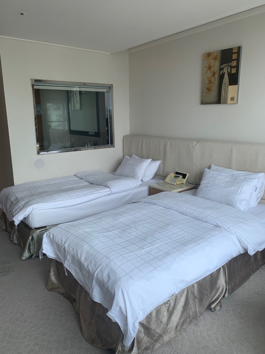 豪华半海景家庭双床房