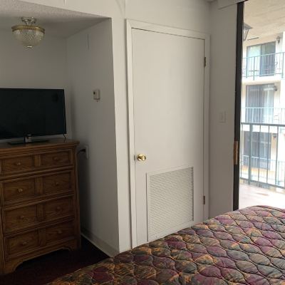 Condo, 1 Bedroom (311) Oak Square Rentals Promo Code