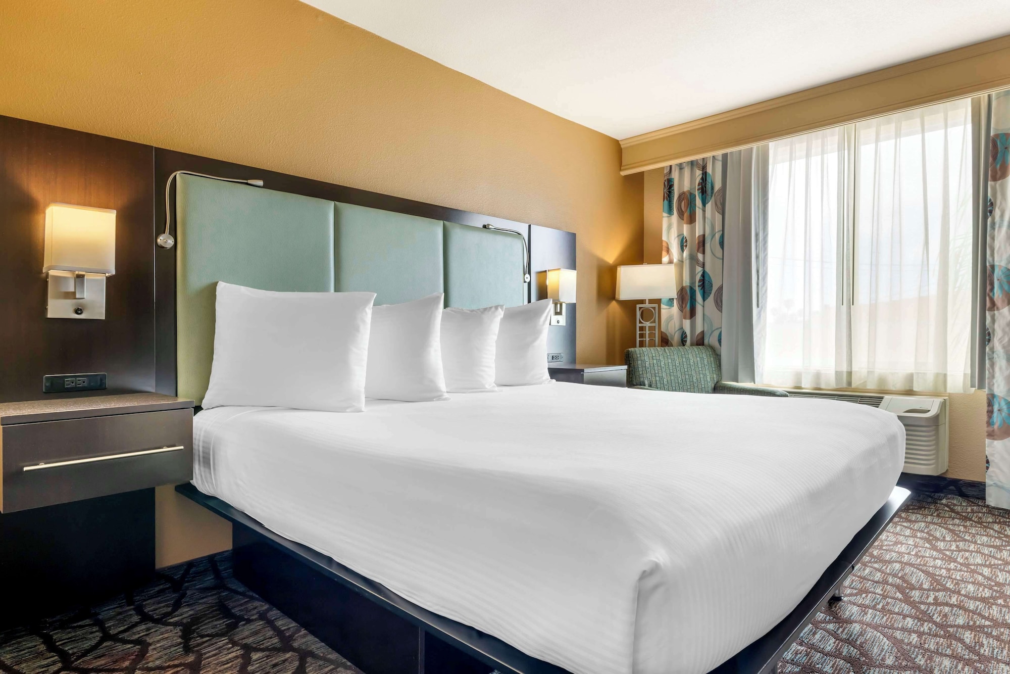 特大床房带梳化床