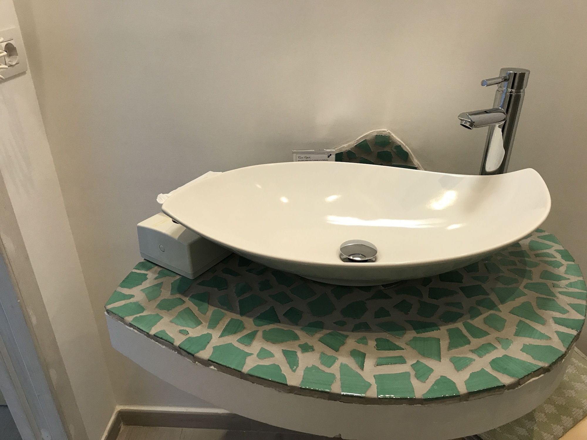 带阳台和海景的三人房