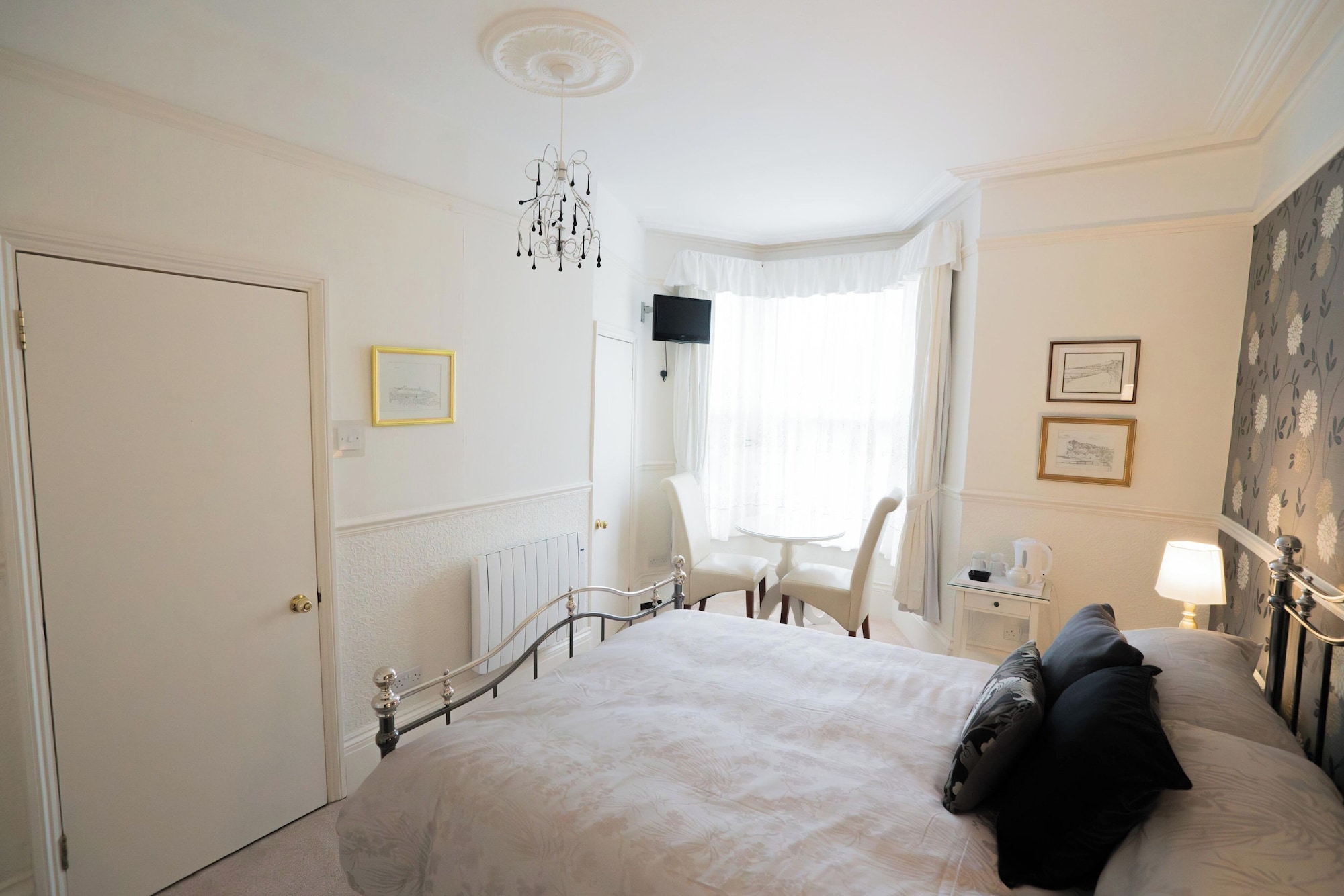 带独立衞浴的双人房（2号大床房）