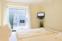 Beach, walk! next door <br>Ideal for train travelers <br>