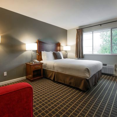 Standard Queen Room Gibsons Garden Hotel Promo Code