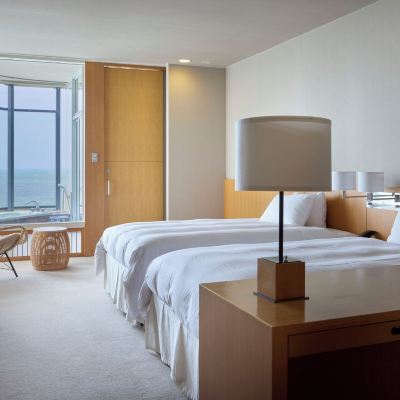 ビーチフロントツインルーム(浴室) 旅館 魚半 クーポン