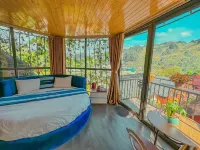 Plum Hillside Lodge